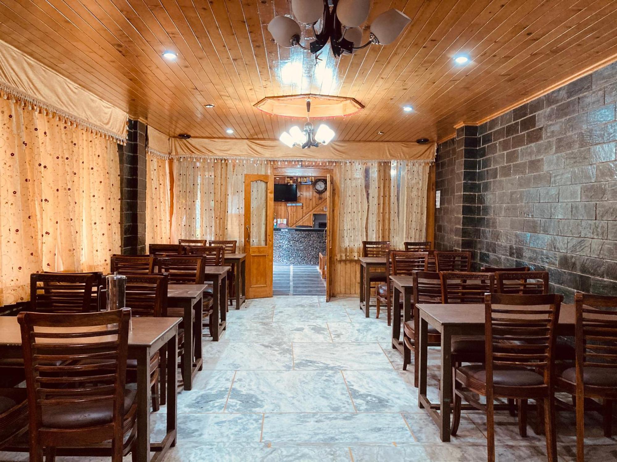 Hotel Snow Clad Riverview & Resort, Manali (Himachal Pradesh)